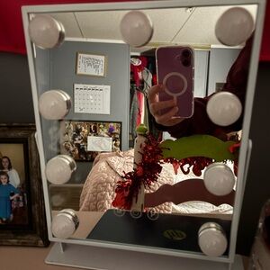 I’m selling my vanity mirror